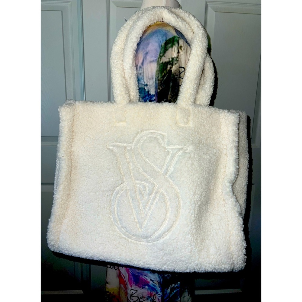 VS Cozy Tote